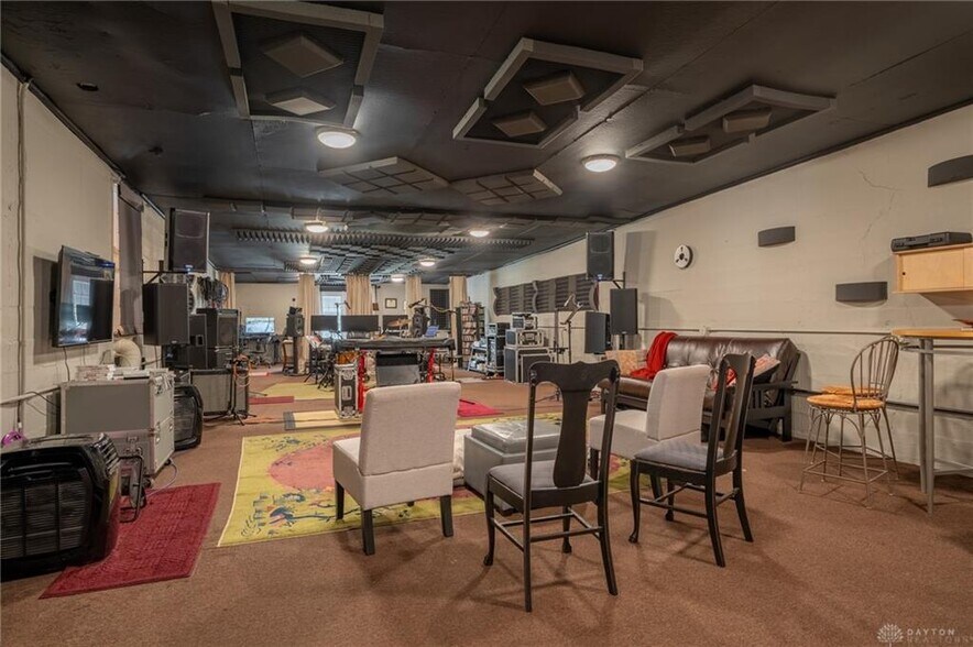 More Photos Of 324 Jones St, Dayton Office For Sale