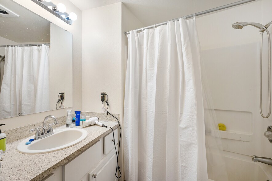 More Photos Of 2418 NW 57th St, Seattle Multifamily For Sale