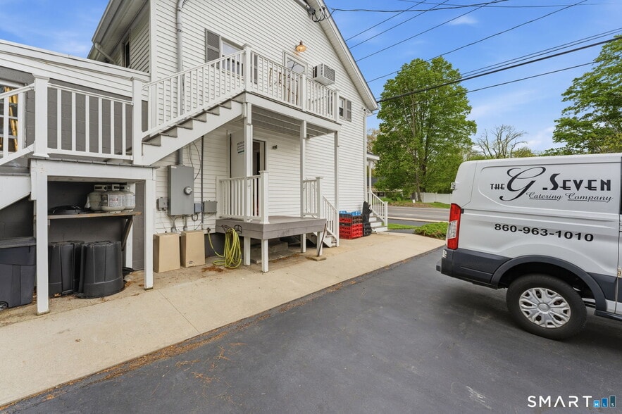 More Photos Of 139 Riverside Dr, Thompson Freestanding For Sale