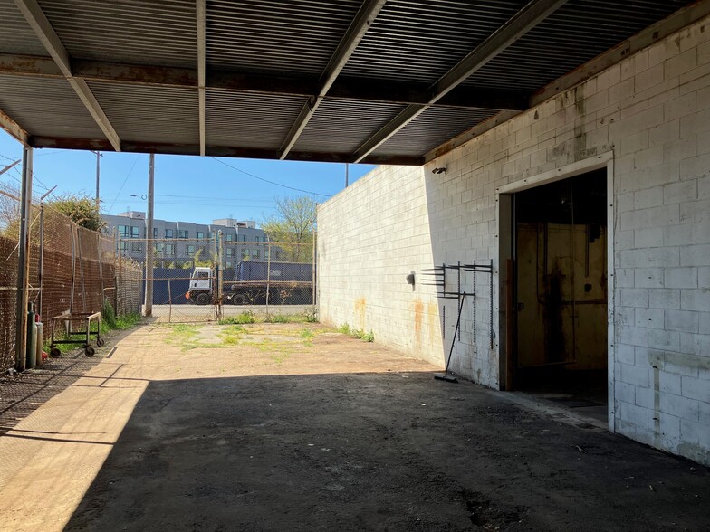 More Photos Of 2914 Poplar St, Oakland Manufacturing For Sale