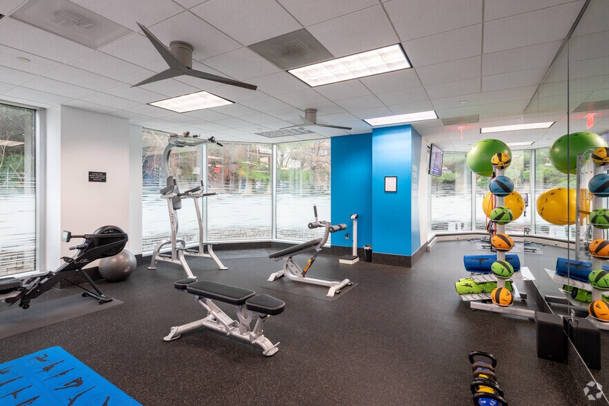 More Photos Of 1050 Crown Pointe Pkwy, Atlanta Coworking Space