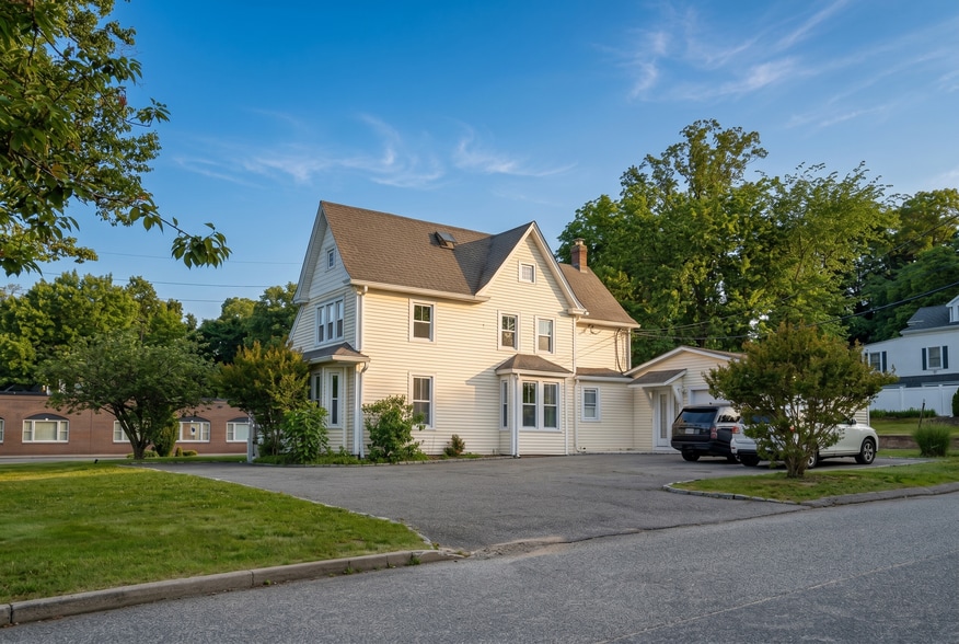 More Photos Of 49 Landing Ave, Smithtown Office Residential For Lease