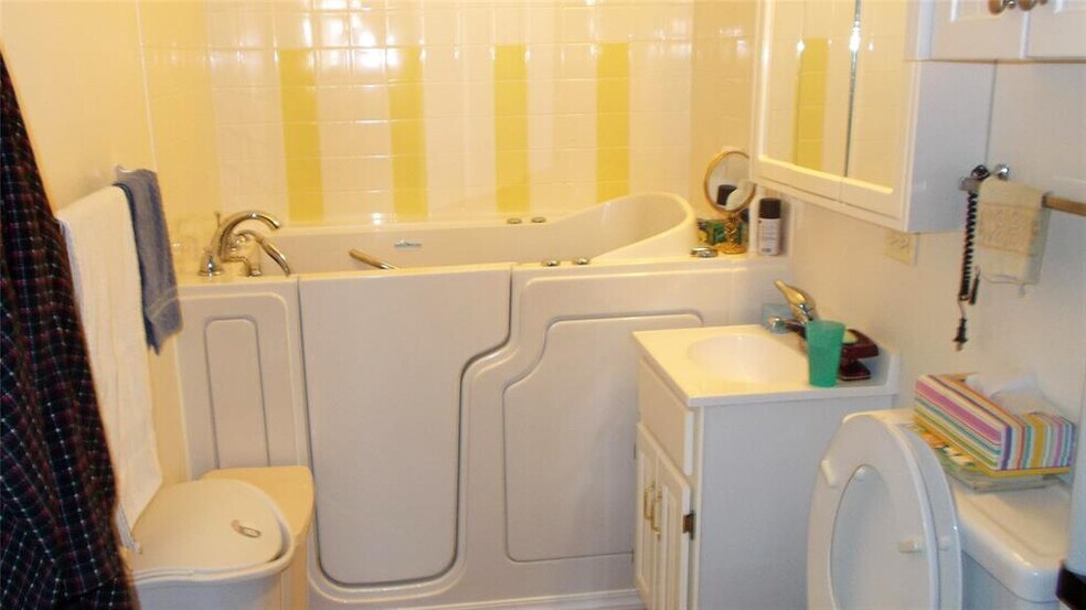 More Photos Of 20 W 3rd St, Havre Apartments For Sale