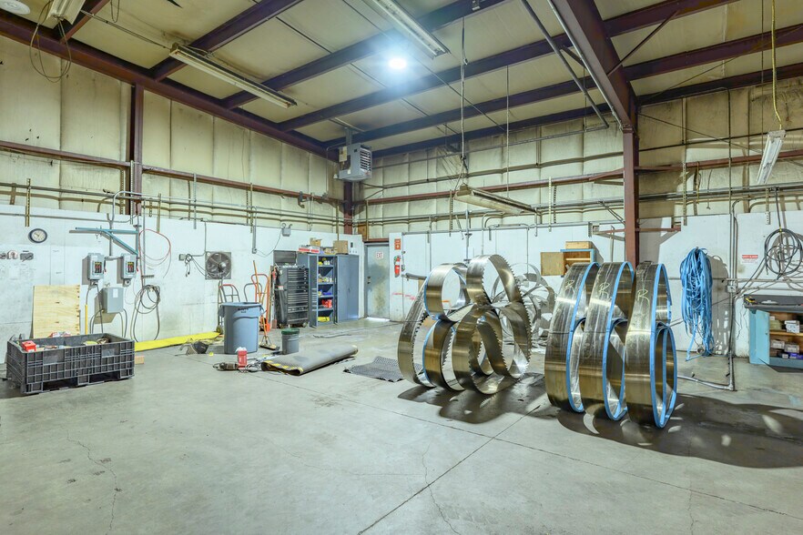 More Photos Of 460 NE Yamhill St, Willamina Distribution For Lease