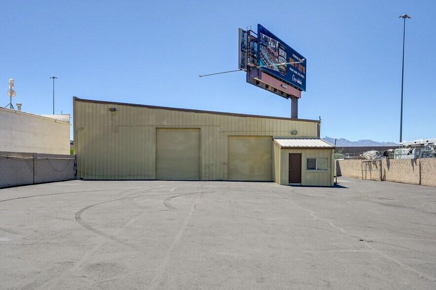 More Photos Of 2951 Westwood Dr, Las Vegas Distribution For Lease