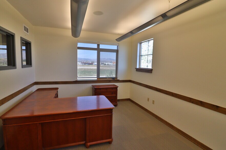 More Photos Of 502 33rd St, Cody Medical For Sale