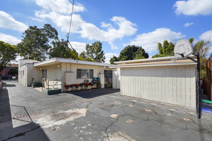 More Photos Of 317 W Palmer Ave, Glendale Religious Facility For Sale