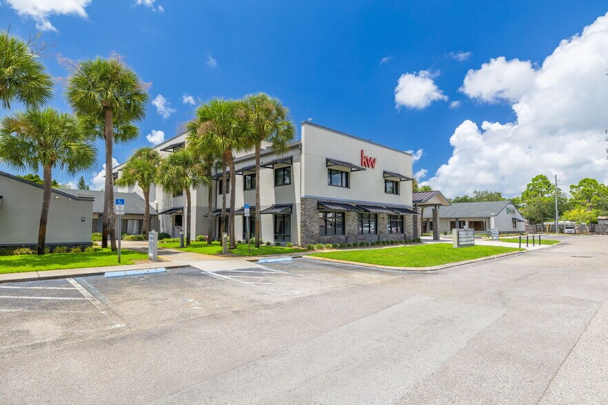 More Photos Of 30522 US Highway 19 N, Palm Harbor Office For Lease