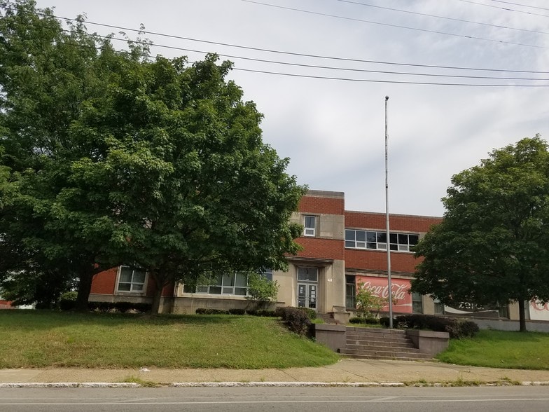 More Photos Of 1661 W Hill St, Louisville Manufacturing For Lease