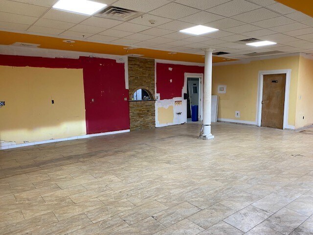 More Photos Of 323 Main St, Saugus Storefront For Lease
