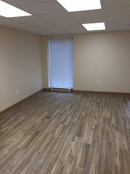 More Photos Of 7631 Fullerton Rd, Springfield Warehouse For Lease