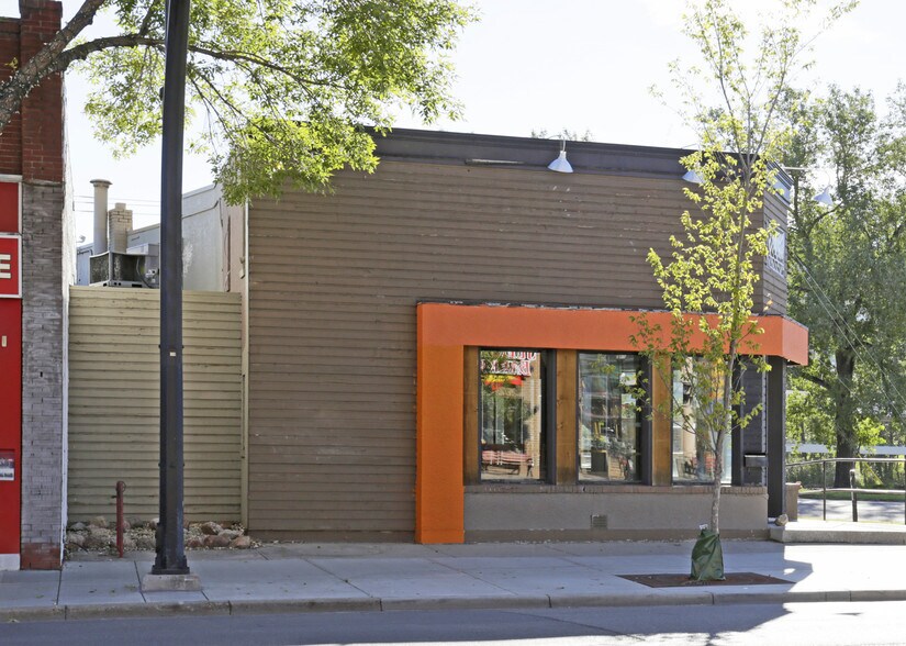 More Photos Of 102 10th St NW, Calgary Restaurant For Lease