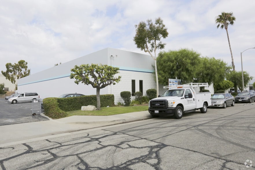Primary Photo Of 20445 S Gramercy Pl, Torrance Flex For Lease