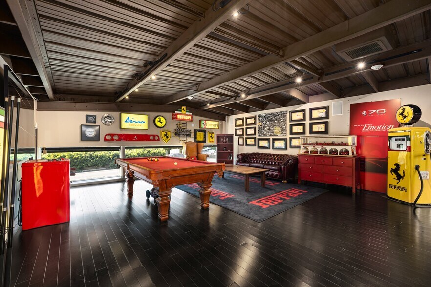 More Photos Of 2134 S Sepulveda Blvd, Los Angeles Showroom For Sale
