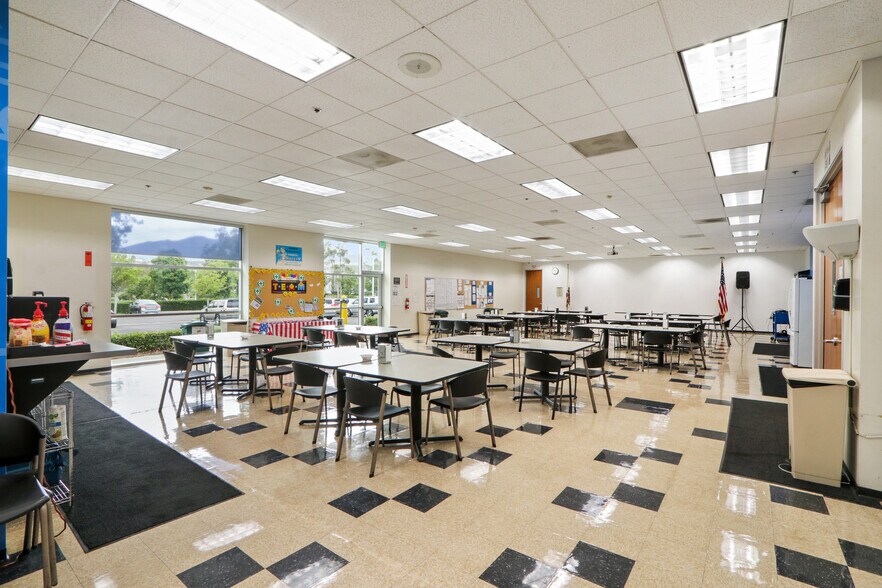 More Photos Of 50 Icon, Foothill Ranch Manufacturing For Lease