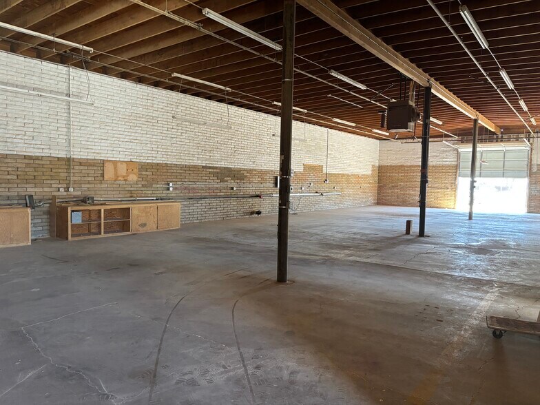 More Photos Of 3340 Fox Ave, Kingman Warehouse For Lease