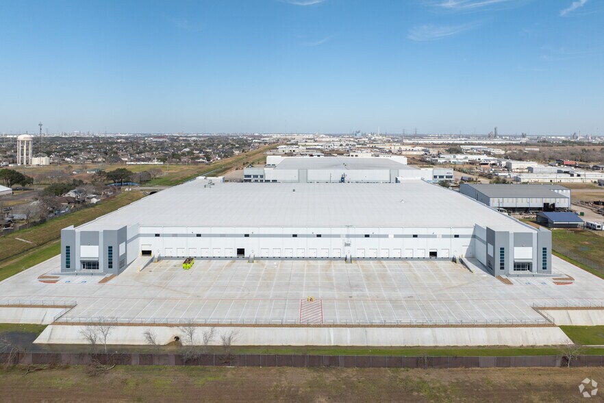 More Photos Of 2830 E Pasadena Blvd, Deer Park Industrial For Sale