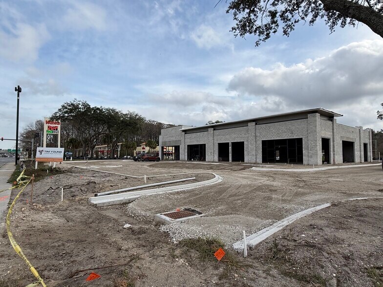 More Photos Of 8730 Baymeadows Rd, Jacksonville Storefront For Lease