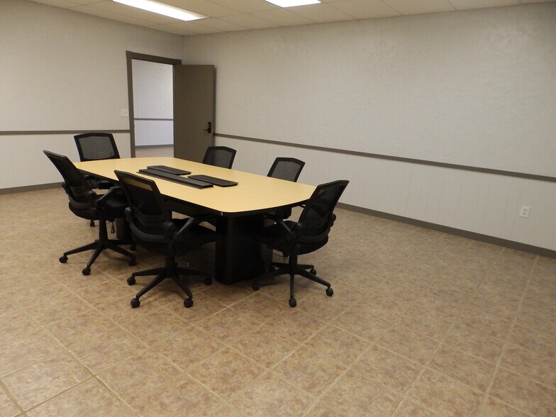 More Photos Of 2005 Tile Factory Rd, Palestine Manufacturing For Lease