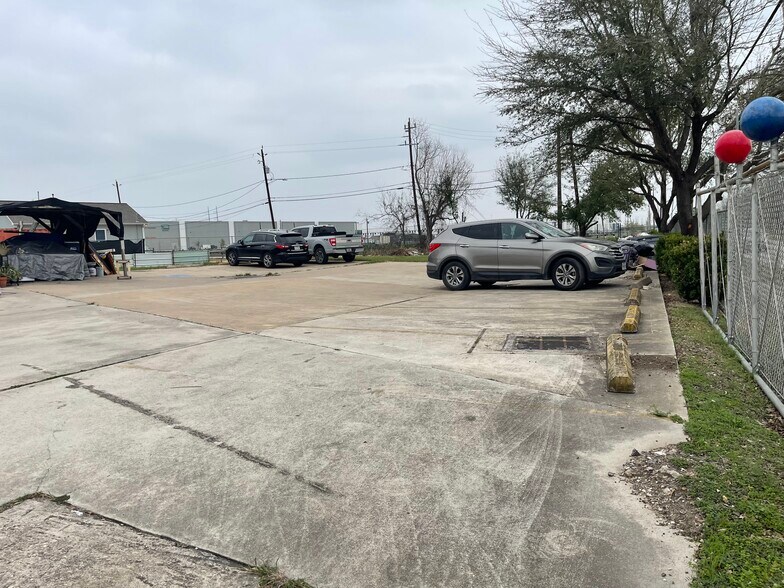 More Photos Of 11727 Wallisville Rd, Houston Auto Dealership For Lease
