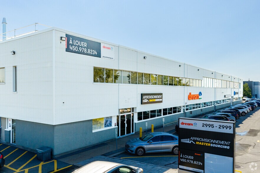 More Photos Of 2995-2999 Boul Le Corbusier, Laval Warehouse For Lease