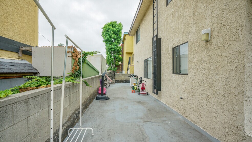 More Photos Of 427 Lincoln Ave, Glendale Apartments For Sale