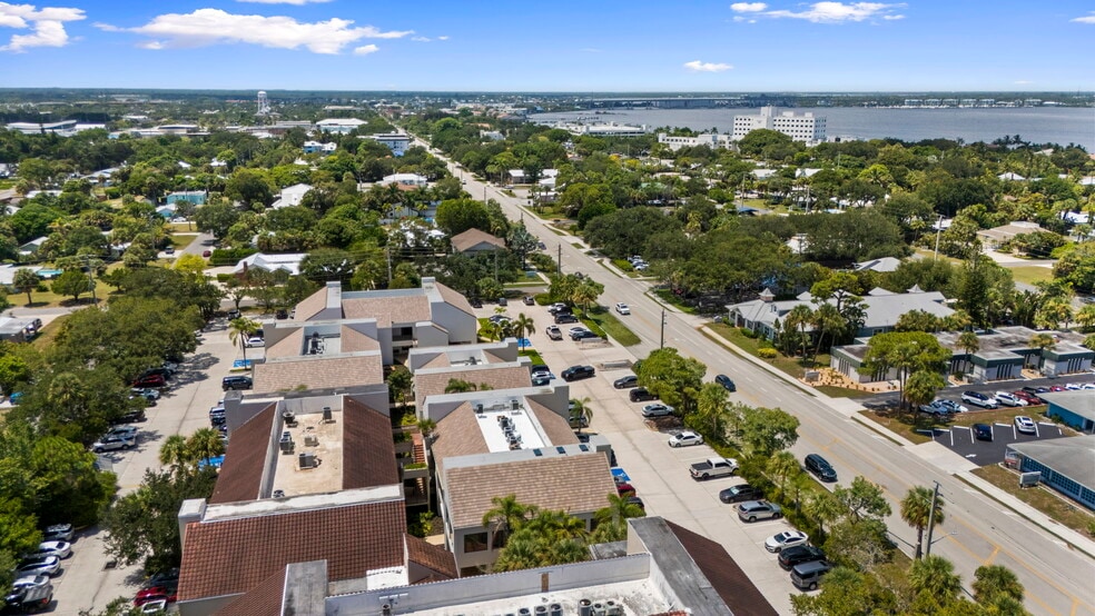 More Photos Of 900 SE Ocean Blvd, Stuart Medical For Sale