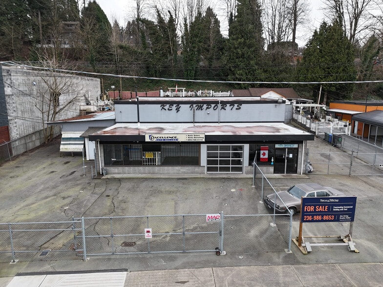 Primary Photo Of 2397 West Railway St, Abbotsford Auto Repair For Sale