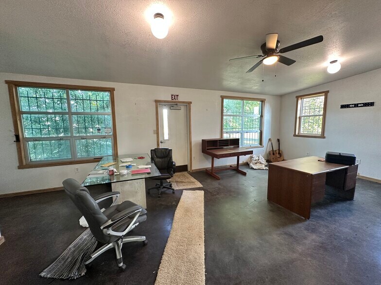 More Photos Of 9026 Kautzman Rd, Billings Warehouse For Lease