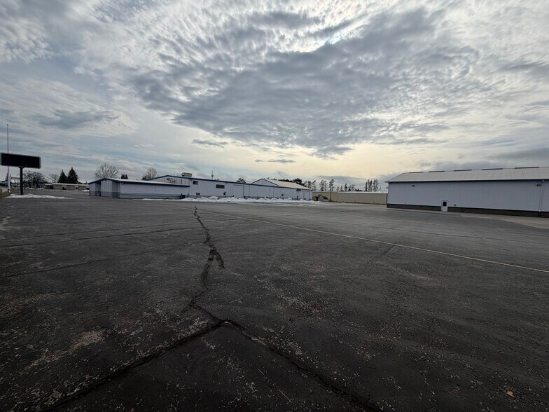 More Photos Of 2905 N Lincoln Rd, Escanaba General Retail For Sale