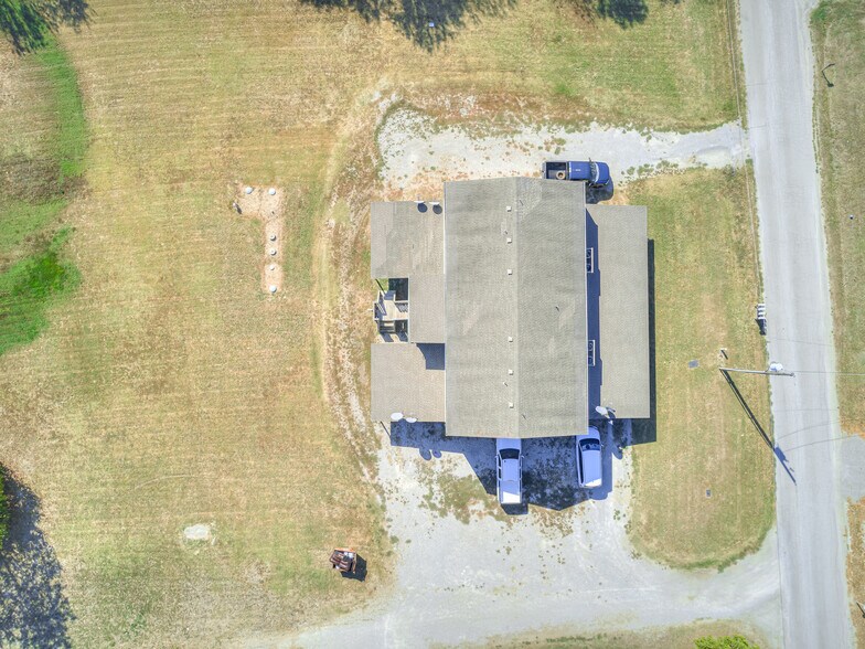 More Photos Of 940 N Ross Ave, Dewey Multifamily For Sale