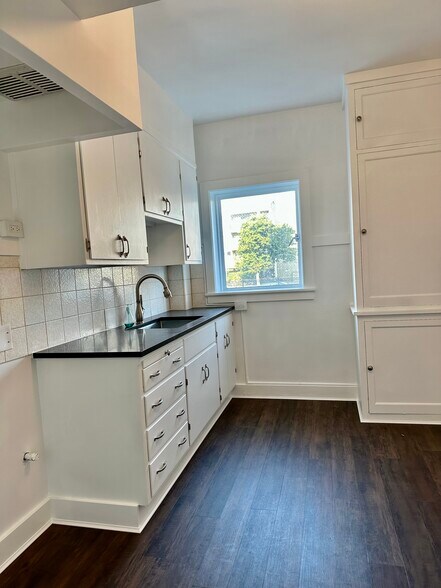 More Photos Of 1547 Lakeside Dr, Oakland Religious Facility For Sale