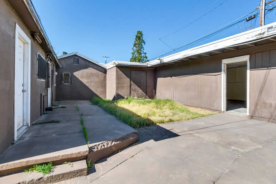 More Photos Of 947 W Ramsey St, Banning Freestanding For Sale