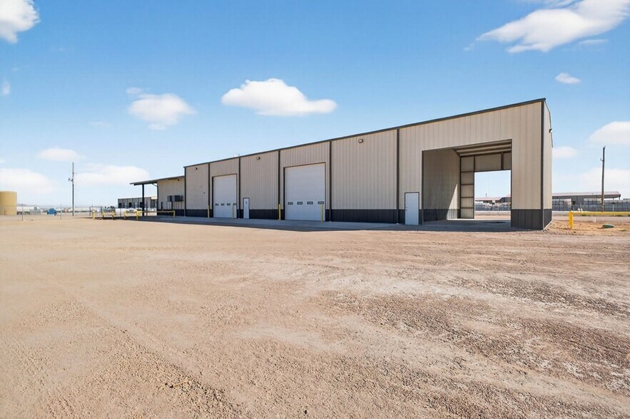 More Photos Of 16751 W Basin St, Odessa Warehouse For Lease
