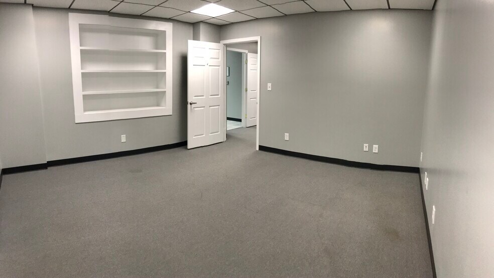 More Photos Of 472 Grimes Blvd, Lexington Warehouse For Lease