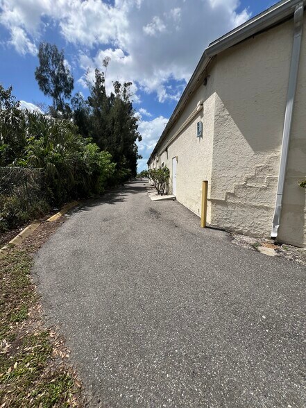 More Photos Of 3915-4105 Cortez Rd, Bradenton General Retail For Lease