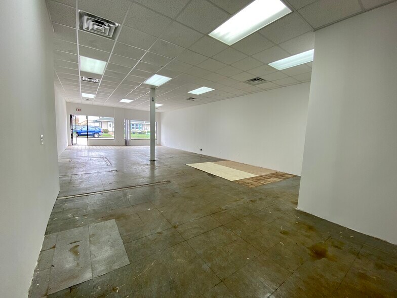 More Photos Of 166 Poplar St, West Hempstead Storefront Retail Office For Lease