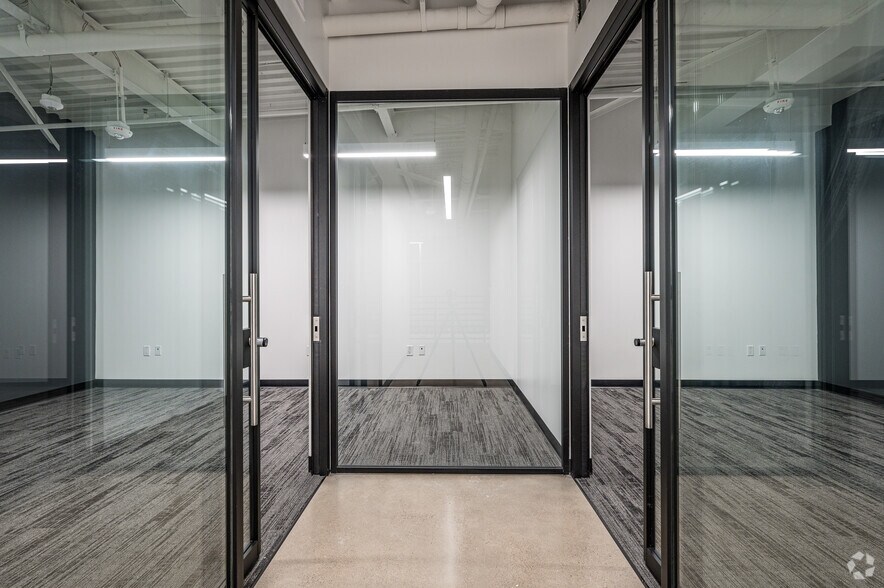 More Photos Of 7701 Lemmon Ave, Dallas Coworking Space