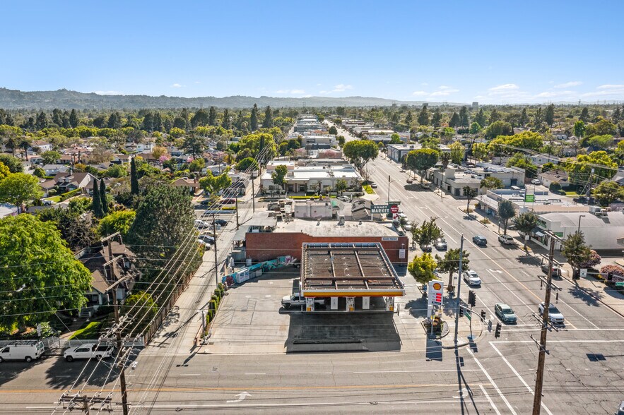 More Photos Of 2500 W Magnolia Blvd, Burbank Service Station For Sale