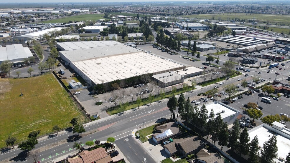 More Photos Of 105 Industrial Park Dr, Manteca Warehouse For Sale