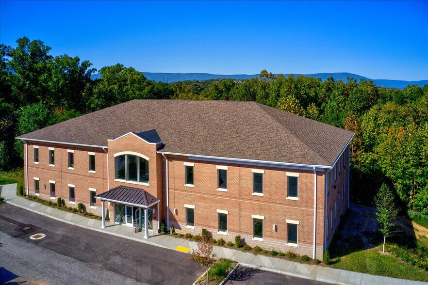 More Photos Of 3070 Electric Rd, Roanoke Unknown For Lease