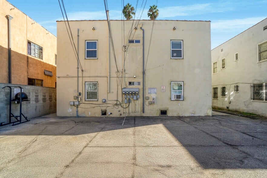 More Photos Of 325 N Stanley, Los Angeles Apartments For Sale