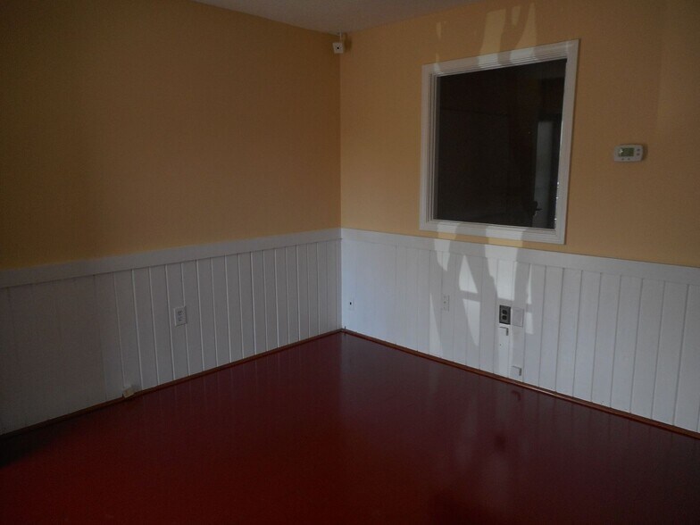More Photos Of 4371 Charlotte Hwy, Clover Office For Sale