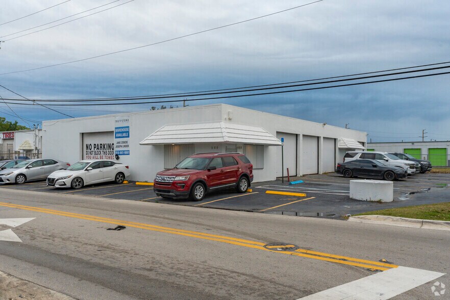 Primary Photo Of 960 S Dixie Hwy E, Pompano Beach Showroom For Lease