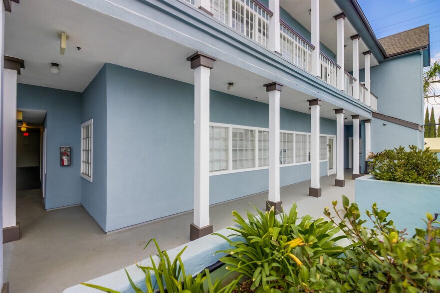 More Photos Of 11712 Moorpark St, Studio City Loft Creative Space For Lease