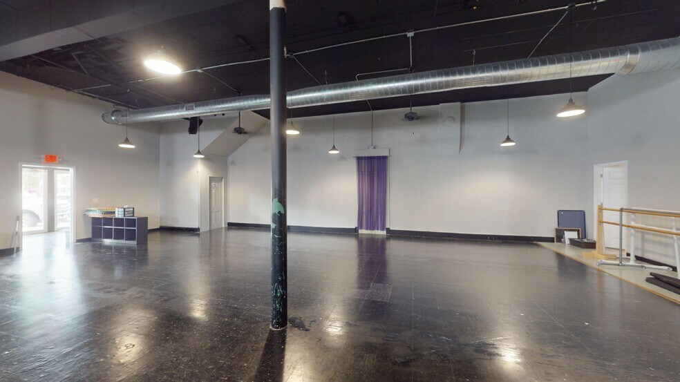 More Photos Of 215 W College Ave, Greenville Storefront Retail Office For Lease