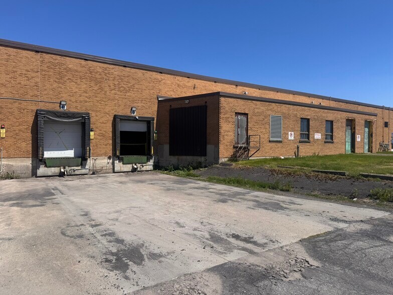 More Photos Of 800 Boul Industriel, St-Jean Warehouse For Lease