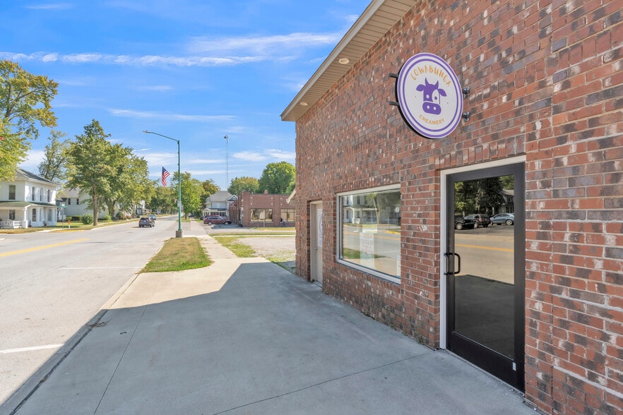 More Photos Of 118 E Main St, Albion Flex For Sale