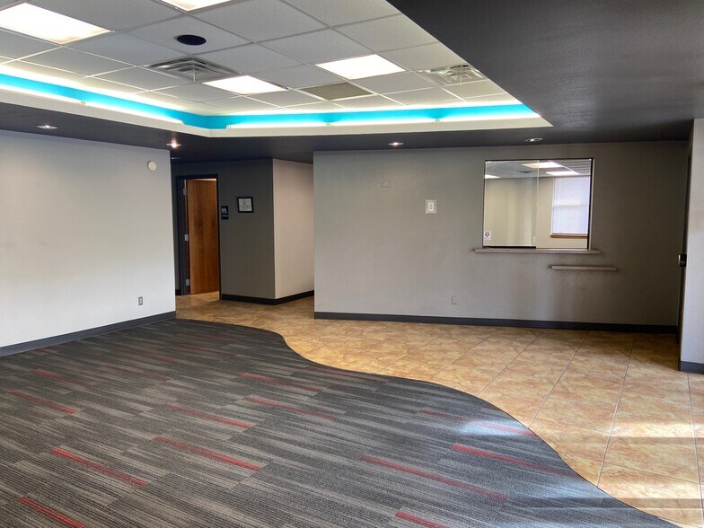 More Photos Of 829 Elks Blvd, Ardmore Office For Sale