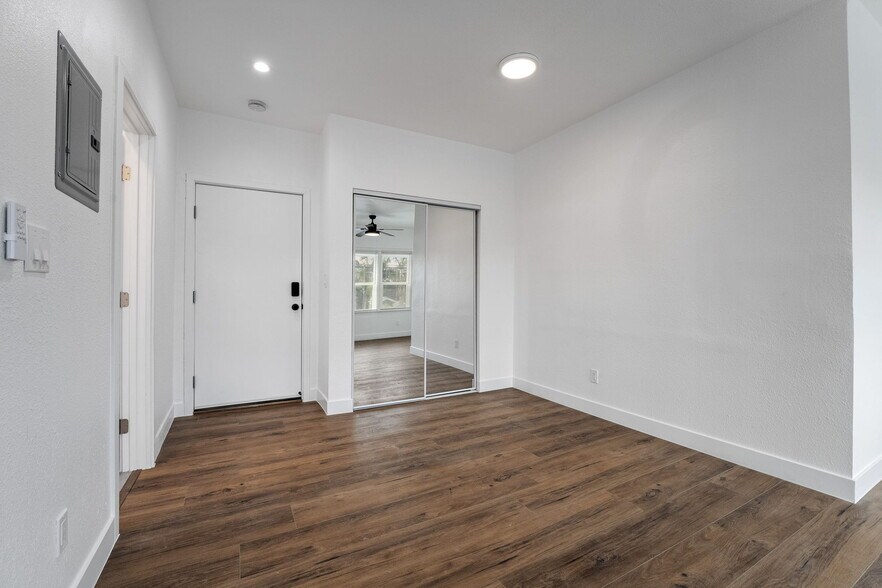 More Photos Of 1427 E 4th St, Long Beach Apartments For Sale